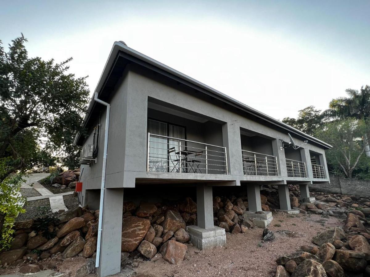 Moya-Sky Apartment Komatipoort Bagian luar foto