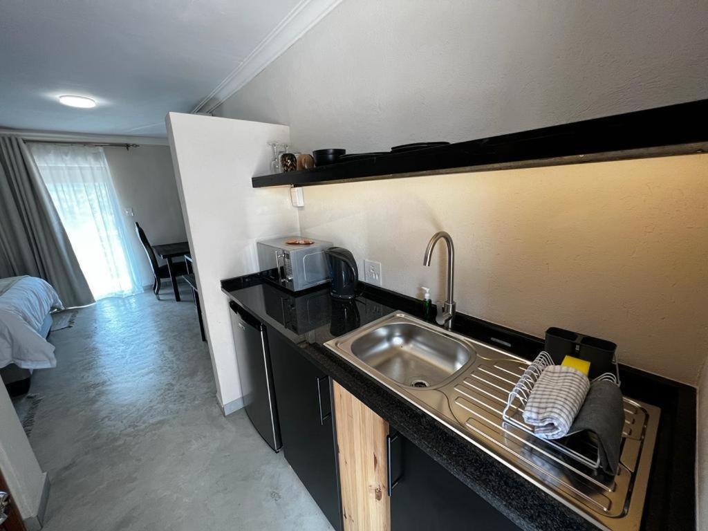 Moya-Sky Apartment Komatipoort Ruang foto