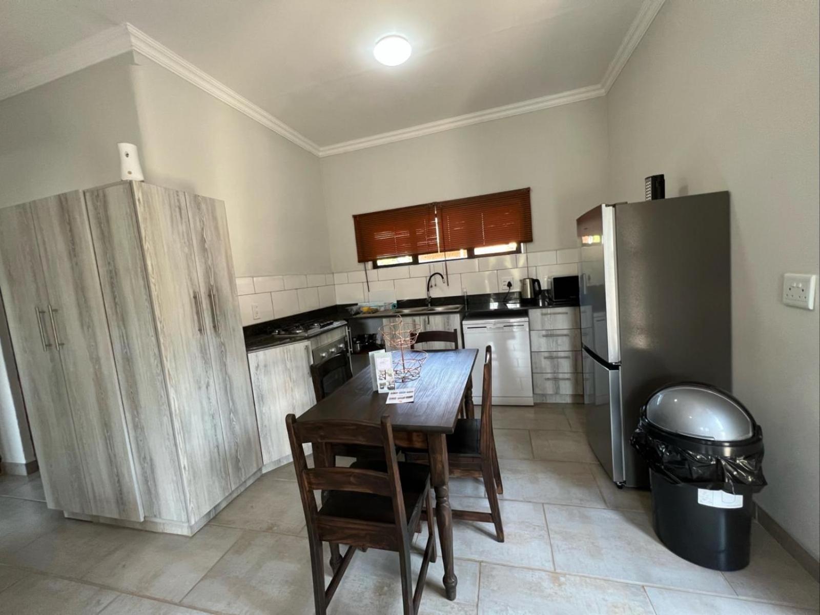 Moya-Sky Apartment Komatipoort Ruang foto